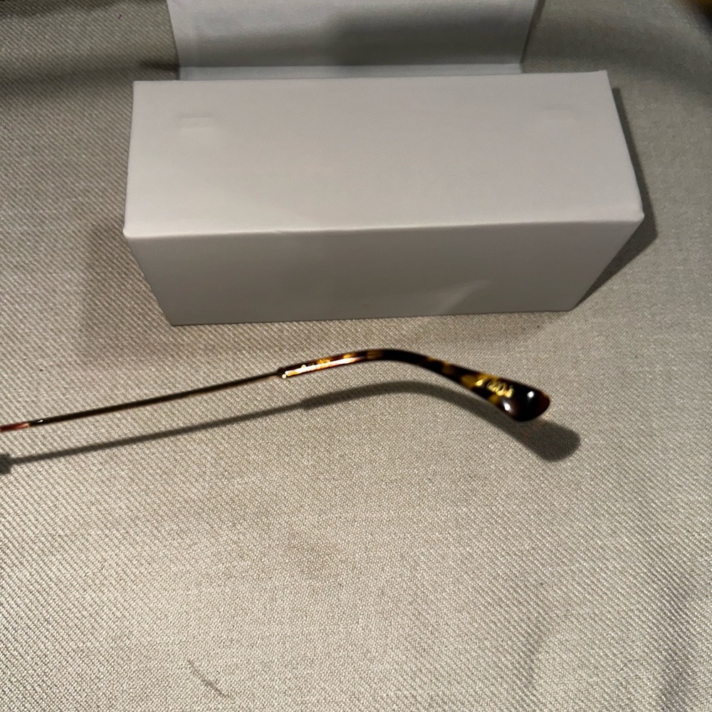 NEW - DEZI “2000’s” Gold Frame Sunglasses - Picture 7 of 9